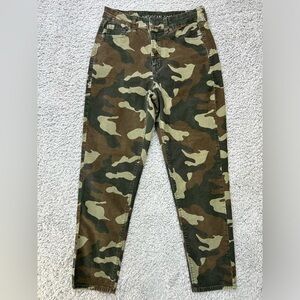 American Eagle Jeans Womens 4 Mom Jean Super Stretch Camo Camouflage Corduroy